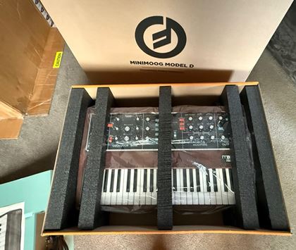 Moog-Minimoog re-issue 2022 boxed, new!